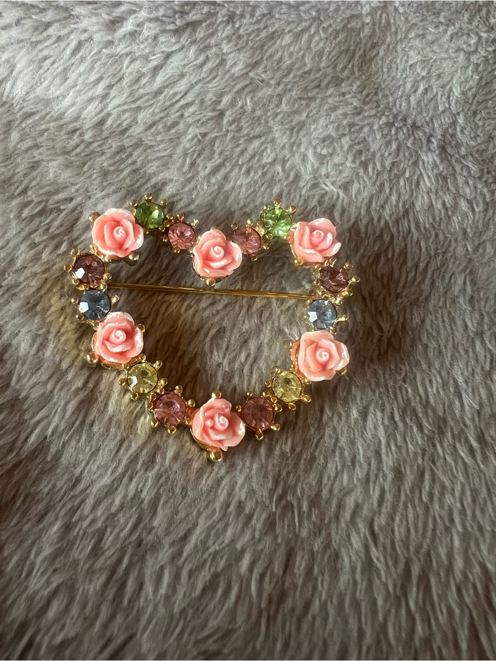 Avon vintage 1980-1990’s gold tone heart brooch, resin roses/rhinestones, good